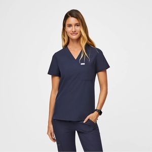 FIGS Women's Navy FREEx™ Catarina Scrub Top